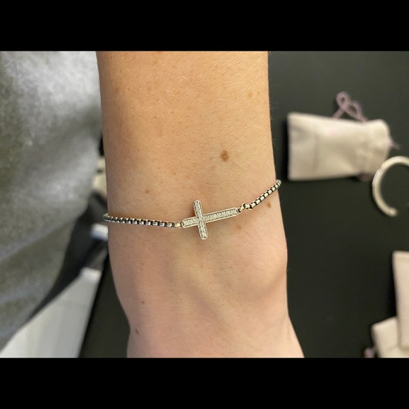 David Yurman Cross Bracelet with Diamonds - Picture 2 of 3
